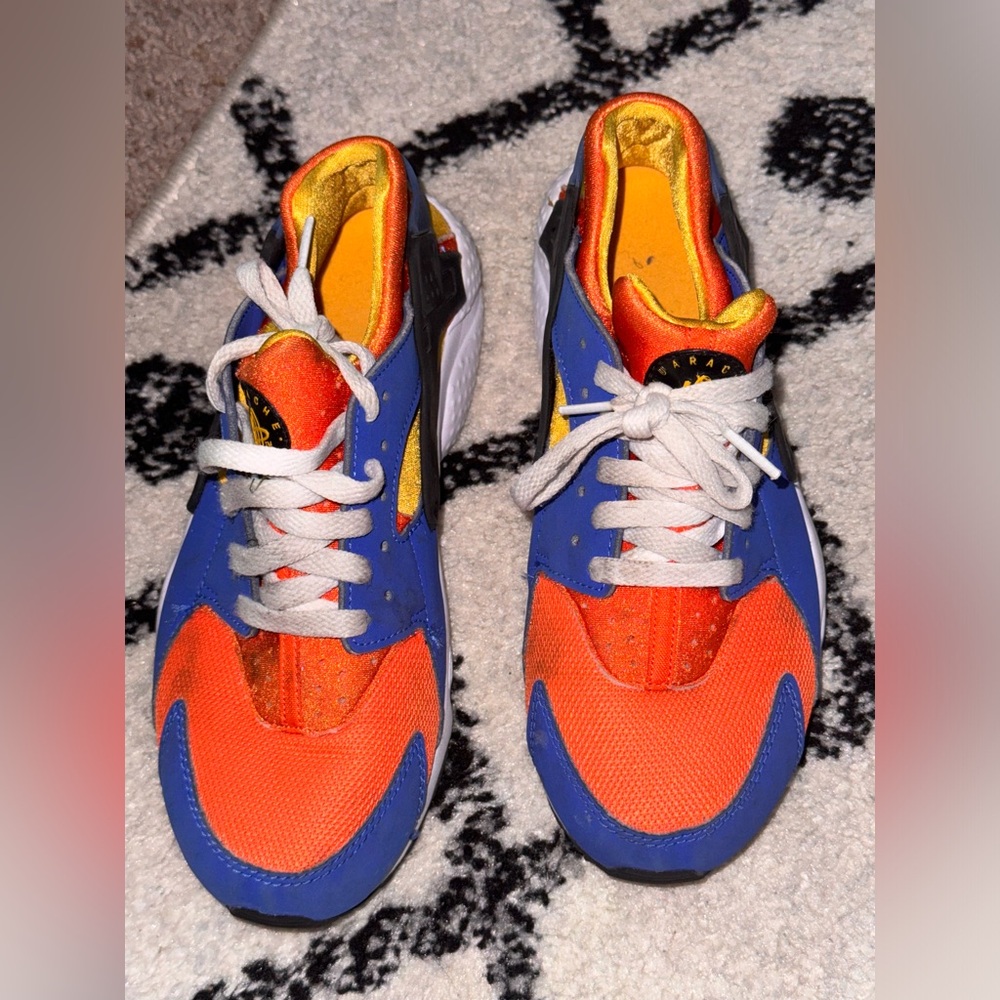 Youth Nike Huarache sneakers